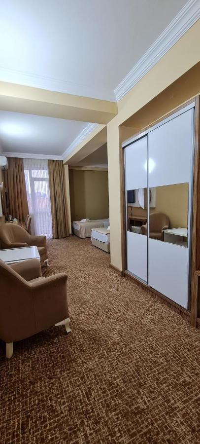 Hotel Genatsvale Batumi Eksteriør billede